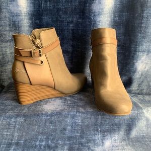 Blowfish wedge bootie with side zip and ankle strap